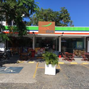 Testeira em quadro backlighr com aplicacao de Letras caixa em pvc expandido e lona impressa