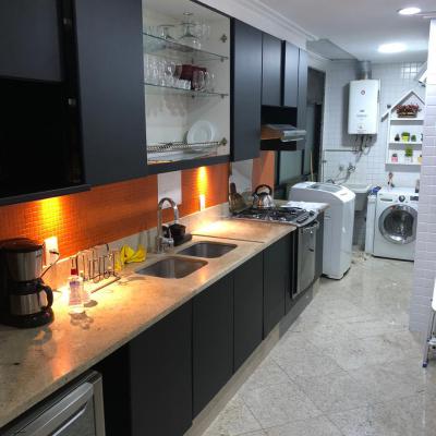 Envelopamento de Armario de cozinha preto fosco