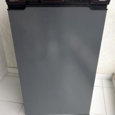 Freezer - Envelopamento em adesivo cinza